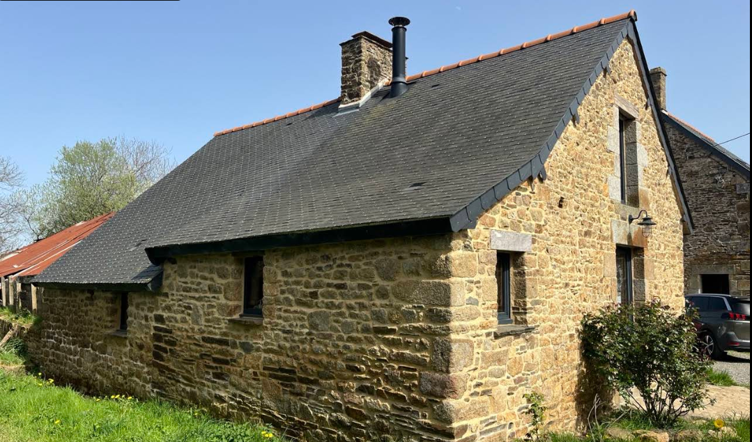 Longère en granit, couverture ardoise — Pays de Dol